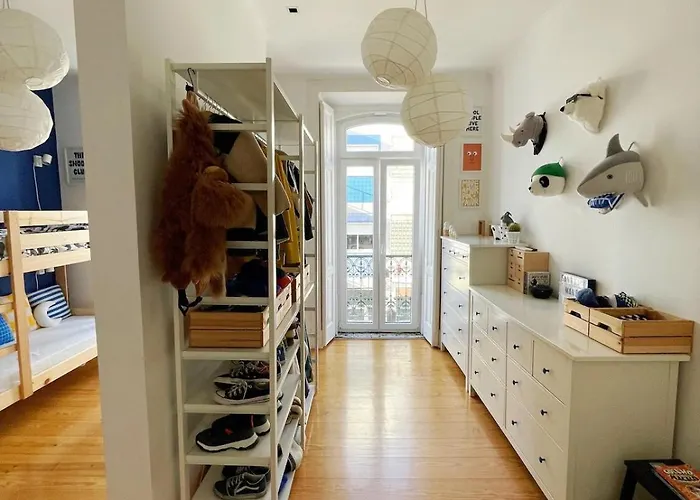 For Families, Center Лісабон